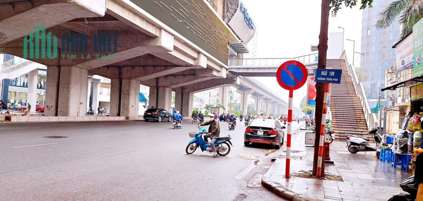 B.Á.N nhà 2tầng TẶNG 60m2 đất, Trần Phú, Mộ Lao. Mt 4m, 2 thoáng, ô tô đỗ