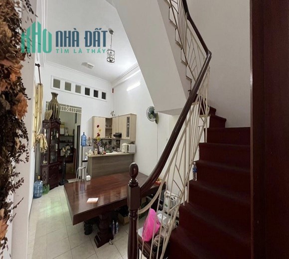 Bán nhà hạ chào 1 tỷ, HXH Hậu Giang, P4, Tân Bình, 84m2, 4 tầng, 5PN, ở ngay.