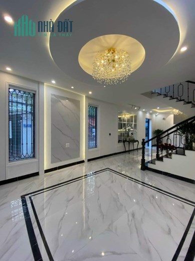 VỊ TRÍ VÀNG PHỐ NGUYỄN VĂN CỪ- LÔ GÓC - 2 MẶT TIỀN - GA RA Ô TÔ -  NHÀ ĐẸP NHƯ KHÁCH SẠN 5*
