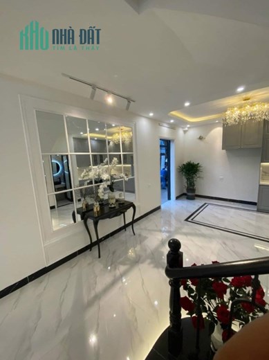 VỊ TRÍ VÀNG PHỐ NGUYỄN VĂN CỪ- LÔ GÓC - 2 MẶT TIỀN - GA RA Ô TÔ -  NHÀ ĐẸP NHƯ KHÁCH SẠN 5*