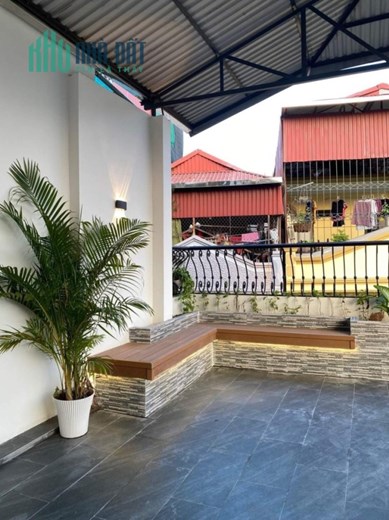 VỊ TRÍ VÀNG PHỐ NGUYỄN VĂN CỪ- LÔ GÓC - 2 MẶT TIỀN - GA RA Ô TÔ -  NHÀ ĐẸP NHƯ KHÁCH SẠN 5*