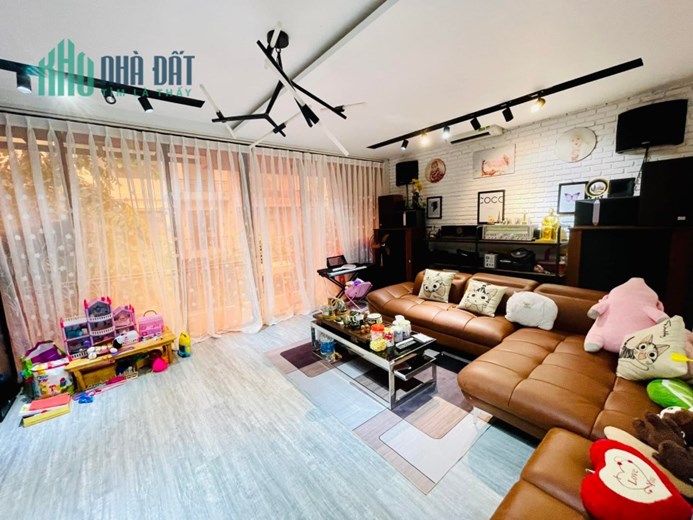 Bán nhà Mặt phố Nguyễn Văn Cừ, Long Biên, DT110m, 6 tầng, MT5.8m, KD, hơn 20 tỷ