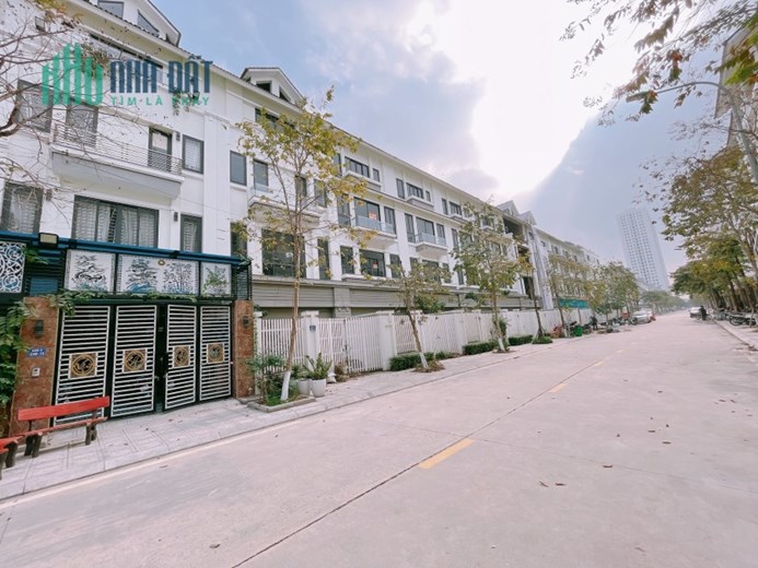 Cần bán nhanh nhà vườn kiểu Biệt thự song lâp khu C đô thị Geleximco Lê Trọng Tấn. Giá chỉ 15 , x