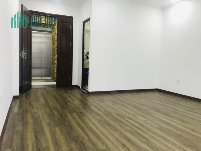 BÁN NHÀ 7 TẦNG, THANG MÁY, Ô TÔ ĐỖ SÁT CỬA, QUẬN THANH XUÂN, 42m, 7 tầng, mặt tiền 4.2m,  7.6 tỷ