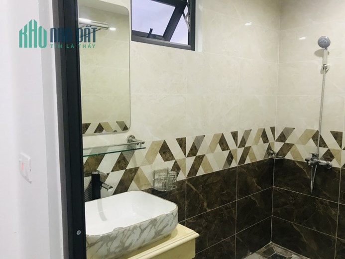 BÁN NHÀ 7 TẦNG, THANG MÁY, Ô TÔ ĐỖ SÁT CỬA, QUẬN THANH XUÂN, 42m, 7 tầng, mặt tiền 4.2m,  7.6 tỷ
