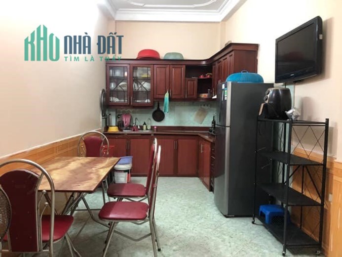 Bán nhà rẻ đẹp đường Hoàng Mai quận Hoàng Mai. 39m, 4 tầng, giá 3 Tỷ, sđcc