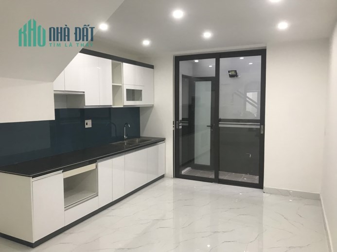 Căn nhà độc lập  có sân cổng riêng 52,8m x  4 tầng  tại Trần Nguyên Hãn gần Trường Võ Thị Sáu