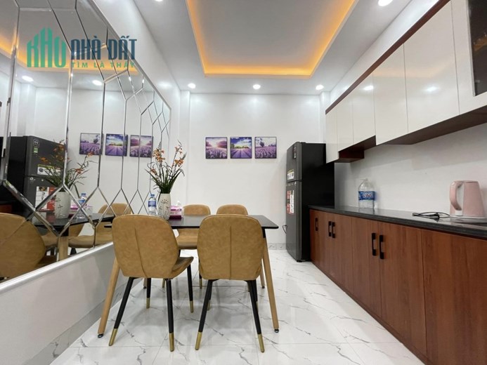 BÁN NHÀ LẠC LONG QUÂN ,GẦN PHỐ ,VÀI BƯỚC CHÂN RA  HỒ TÂY LỘNG GIÓ
60M x 5TẦNG 7,89TỶ