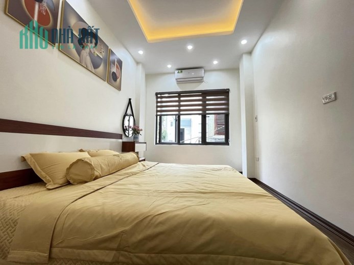 BÁN NHÀ LẠC LONG QUÂN ,GẦN PHỐ ,VÀI BƯỚC CHÂN RA  HỒ TÂY LỘNG GIÓ
60M x 5TẦNG 7,89TỶ