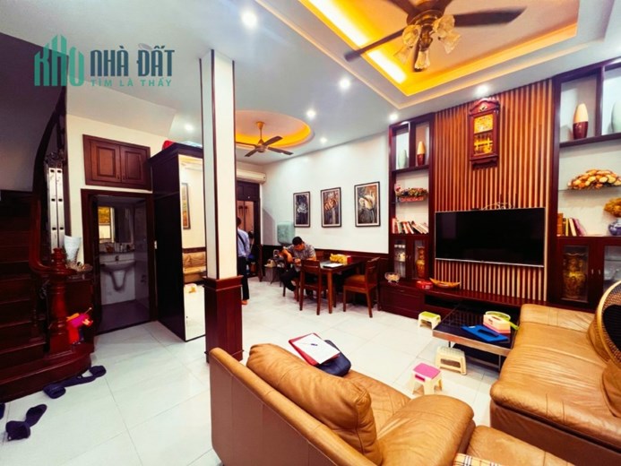 65m 5 Tầng Hồ Ba Mẫu , khu dân trí cao , an ninh đảm bảo .. giá 6 tỷ