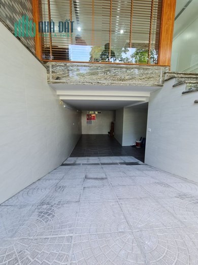 Chính chủ bán gấp tòa văn phòng 110m2 phố Đào Tấn, Ba Đình, giá 45 tỷ.
