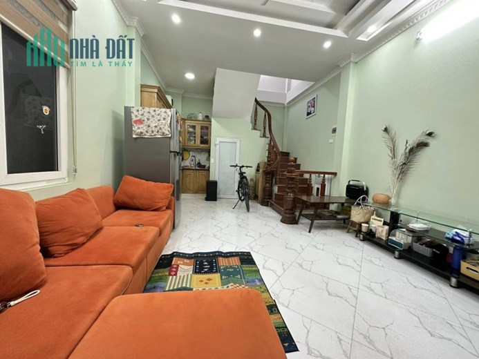 Bán Nhà Đẹp Đống Đa 33m x 5 Tầng Mt 4M Ngõ Đẹp Giá 4 Tỷ