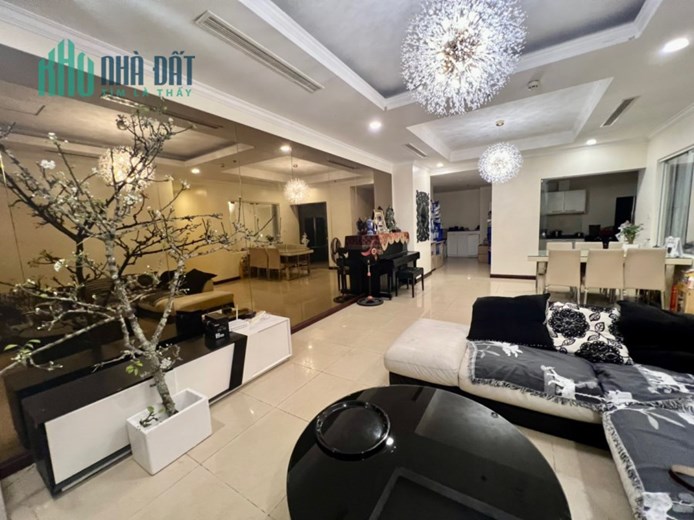 CHỦ NHÀ ĐỊNH CƯ NƯỚC NGOÀI BÁN GẤP CCCC Royal City tòa R1 Quận Thanh Xuân