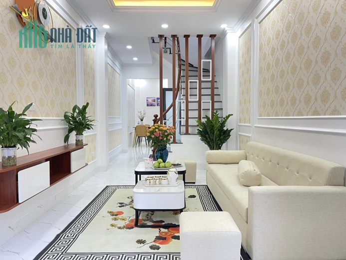 BÁN NHÀ LẠC LONG QUÂN ,GẦN PHỐ ,VÀI BƯỚC CHÂN RA  HỒ TÂY LỘNG GIÓ
62M x 5TẦNG 7,9TỶ