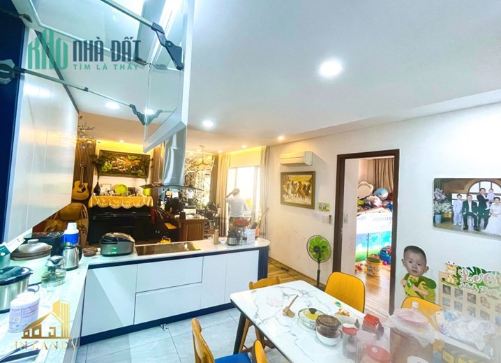 Chủ nhà đi nước ngoài để lại căn hộ Everich 3PN 147m2 -Lê Đại Hành giá chỉ 8tỷ3