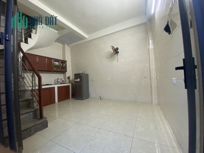 CHO THUÊ NHÀ NGUYÊN CĂN NGUYỄN SƠN, LONG BIÊN 30M2 * 3 TẦNG * 6,5 TRIỆU