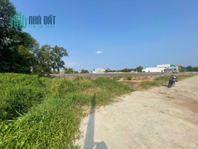 NềnVilla Biệt Thự Góc 2 Mặt Tiền 244m2 Nở Hậu Ngay Khu Đô Thị Năm Sao Cần Giuộc Giá F0 Chính Chủ