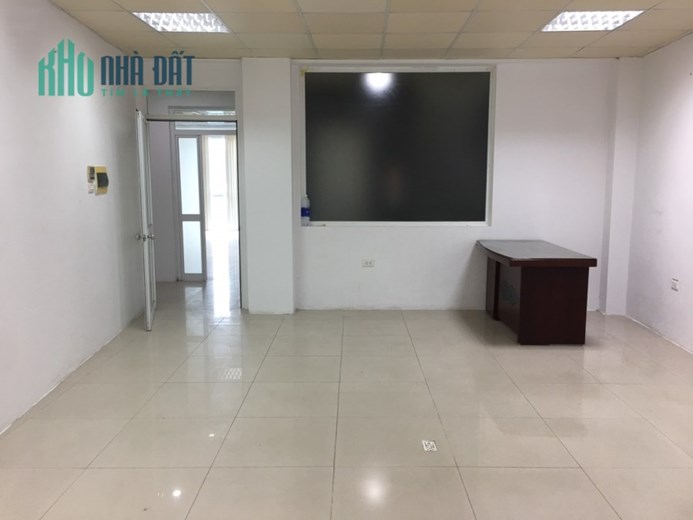 Chính chủ cho thuê văn phòng tầng 3 mặt phố 619 Nguyễn Trãi, Thanh Xuân, Hà Nội.