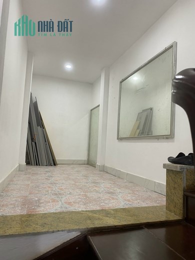 Cho thuê nhà nguyên căn phố Ngọc Lâm, Long Biên 50m2 * 4 tầng full nội thất