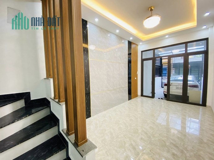 Bán nhà Ngọc Thuỵ 73m x 4T, gara oto giá 7 tỷ 9