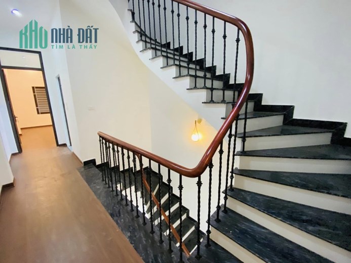 Bán nhà Ngọc Thuỵ 73m x 4T, gara oto giá 7 tỷ 9