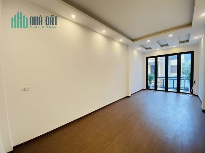 Bán nhà Ngọc Thuỵ 73m x 4T, gara oto giá 7 tỷ 9
