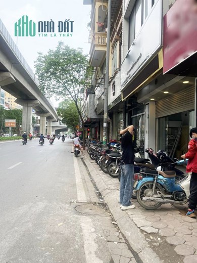 Bán nhà gấp Mặt phố Hoàng Cầu giá 11,7 tỷ, 35mx5T, Điểm Vàng KD Q.ĐĐ