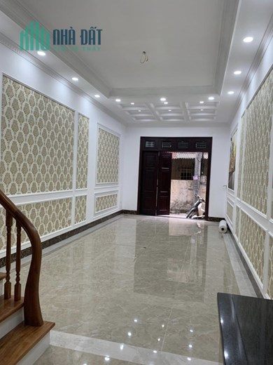 Nhà ngay phố Chu Huy Mân dt51m, 5 tầng 8,5 tỷ Long Biên