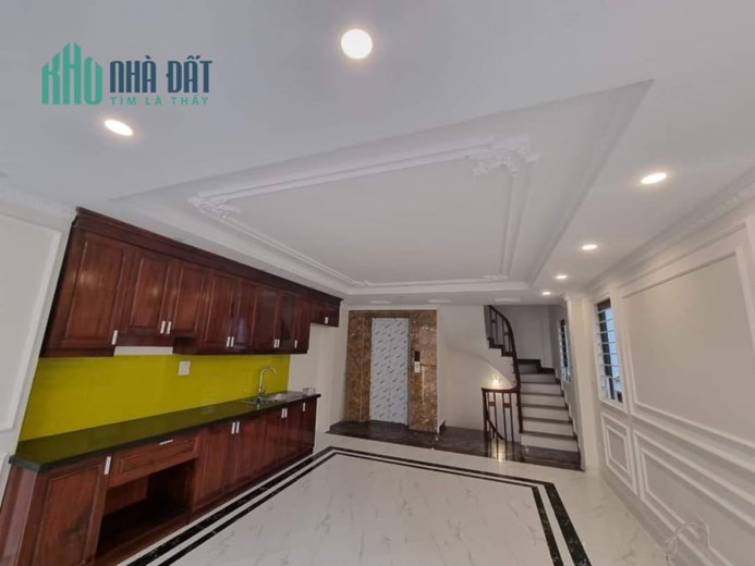Nhà ngay phố Chu Huy Mân dt51m, 5 tầng 8,5 tỷ Long Biên