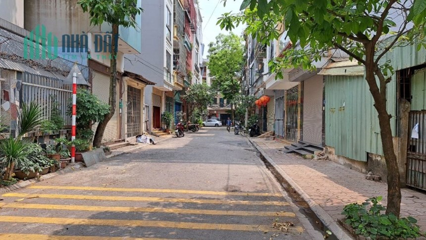 Nhà ngay phố Chu Huy Mân dt51m, 5 tầng 8,5 tỷ Long Biên