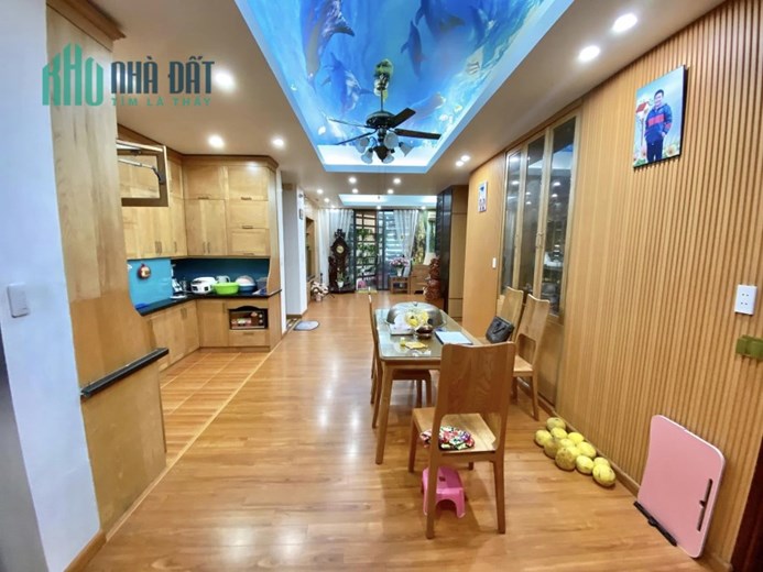 NHÀ ĐẸP Ở NGAY MAI DỊCH 42M x 4T, Ô TÔ, TẶNG NỘI THẤT 4.45 TỶ
-	Ngõ cực nông, siêu hiếm trong  tầm