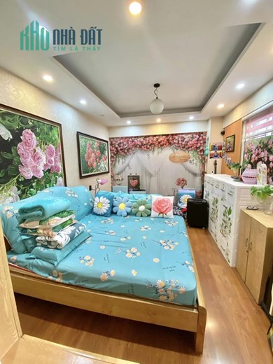 NHÀ ĐẸP Ở NGAY MAI DỊCH 42M x 4T, Ô TÔ, TẶNG NỘI THẤT 4.45 TỶ
-	Ngõ cực nông, siêu hiếm trong  tầm