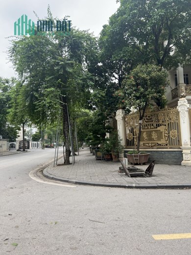 Bán nhà đô thị Văn Phú 94m2, 2 trước mặt, trục chính kinh doanh đường 36m, giá 13,6 tỷ