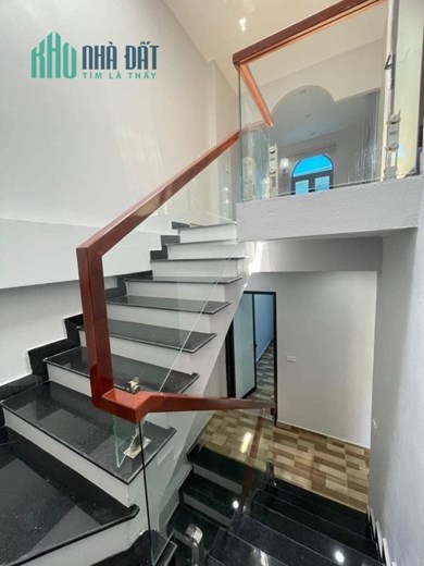 NHÀ CẨM THẠCH CÁCH ĐƯỜNG QUỐC LỘ 50M