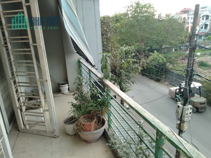 Cho thuê trọ tầng 3, phòng mặt phố Hoè Thị, Phương Canh giá 4,5tr.