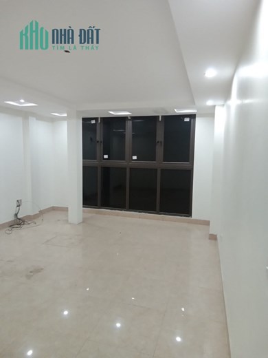 Cho thuê nhà nguyên căn ô tô đỗ cửa để trong nhà tại Ngõ 68, Phường Ngọc Thụy, Long Biên, 80m2 ô tô