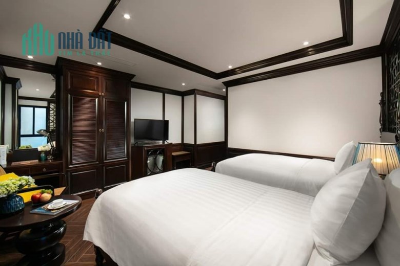 HOTEL LƯƠNG NGỌC QUYẾN-PHỐ CỔ DT 328M2 9 NỔI 2 HẦM - 2 THANG MÁY-BỂ BƠI-DÒNG TIỀN 15TỶ/NĂM, CHỈ
