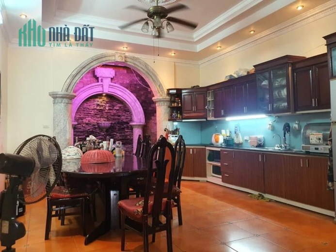 Nhà 115m Mặt Tiền 6m Giá Chưa Đến 30 Tỷ. Nằm Tại Vị Trí Kim Cương Quận Cầu Giấy. Chủ Cần Bán Gấp.