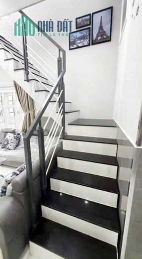 Bán gấp nhà mới 2 tầng BTCT Cách Mạng Tháng 8 Phường 11 Quận 3 34M2 chỉ 3.99 tỷ TL