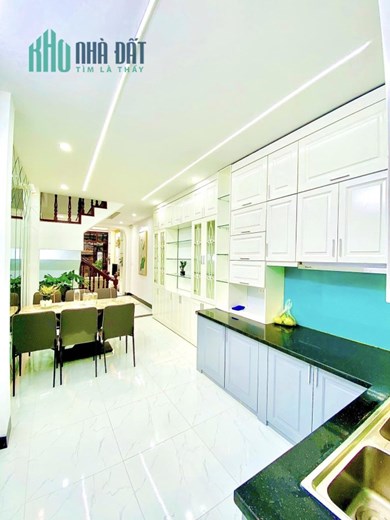 Nhỉnh 4 tỷ có nhà mặt ngõ kinh doanh Thanh Xuân 35m 5 tầng, 4 ngủ, ngõ thông, ô tô tránh, KD sầm