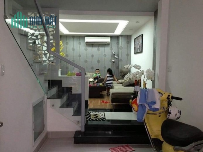 Cần bán nhà Huỳnh Văn Bánh, 81m2 2 Tầng, ngang 4.6m, vuông vức, 8 Tỷ TL