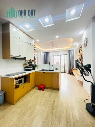 BÁN NHÀ NGÕ 136 CẦU DIỄN,NGÕ Ô TÔ TRÁNH VÀO NHÀ,LÔ GÓC,TẶNG NỘI THẤT,35m2,5tầng,mt:3,3m