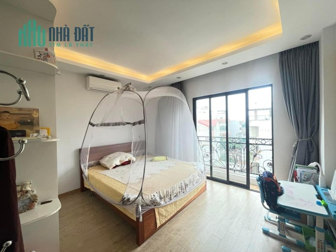 BÁN NHÀ NGÕ 136 CẦU DIỄN,NGÕ Ô TÔ TRÁNH VÀO NHÀ,LÔ GÓC,TẶNG NỘI THẤT,35m2,5tầng,mt:3,3m