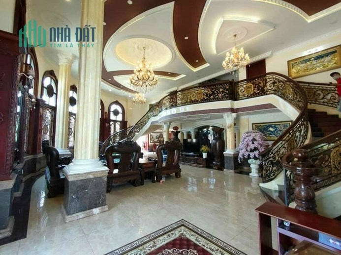 Biệt thự cực đẹp, hẻm xe hơi Cách Mạng Tháng 8 -  diện tích lớn - Quận 3