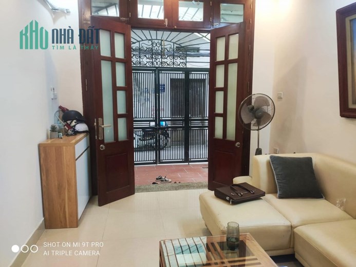 Bán nhà Kim Ngưu, diện tích 42m, 4 tầng, giá 4.8 Tỷ, sđcc