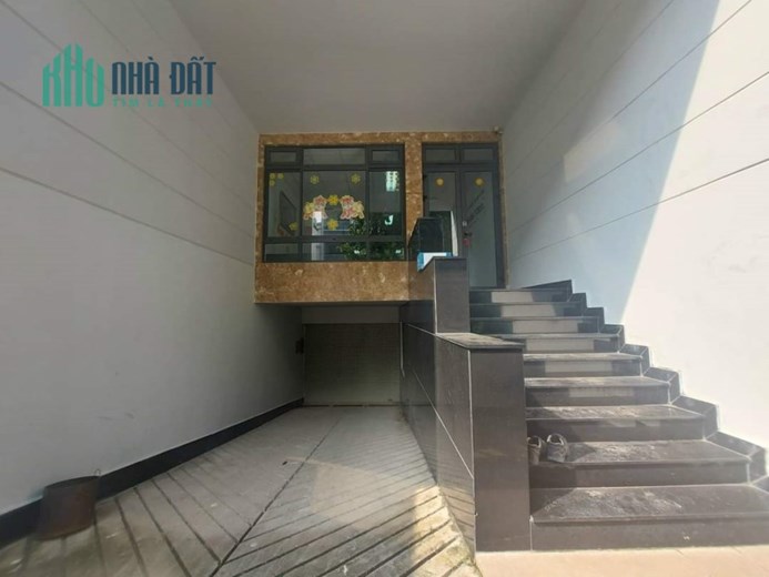LÔ KẾ GÓC 105M VẠN PHÚC 1, ĐANG CHO THUÊ VĂN PHÒNG 30TR/TH .
