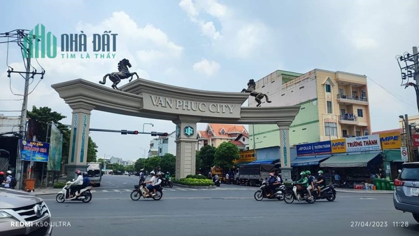 LÔ KẾ GÓC 105M VẠN PHÚC 1, ĐANG CHO THUÊ VĂN PHÒNG 30TR/TH .