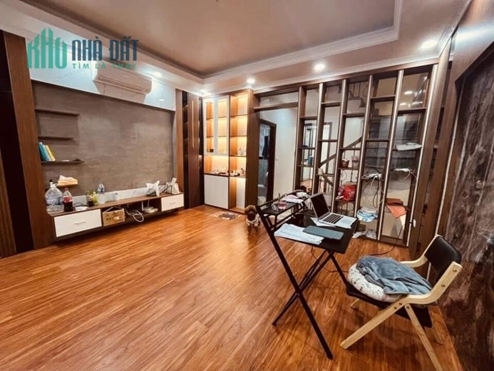 BÁN NHÀ TRUNG KÍNH- VỊ TRÍ ĐẮC ĐỊA- KD- Ô TÔ TRÁNH- FULL NỘI THẤT- 50M.6PN- GIÁ TL 6.599T