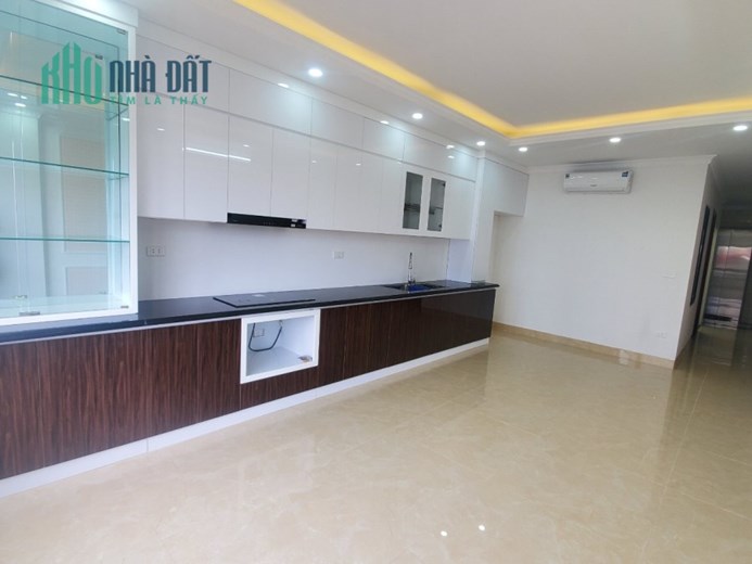 Bán tòa nhà văn phòng phố Nguyễn Ngọc Vũ đường 10 m 65 m2 7 t thang máy giá 14.5 tỷ