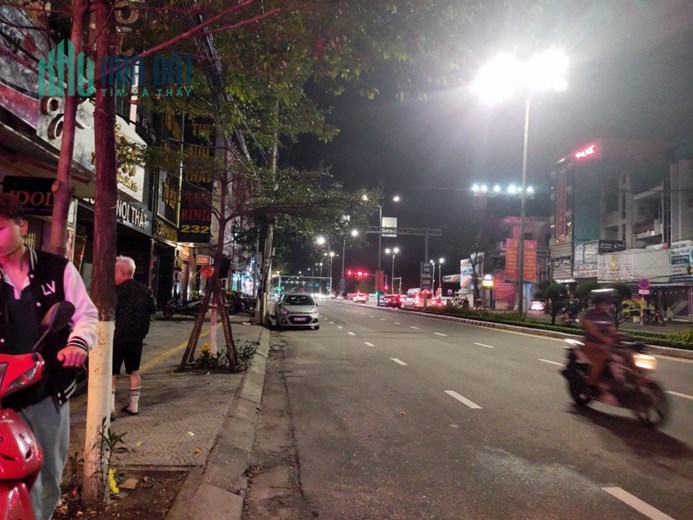 BÁN NHÀ MẶT TIỀN NGUYỄN TRI PHƯƠNG - GIÁ ĐẦU TƯ NHÀ 3,5 TẦNG  XÂY KIÊN CỐ